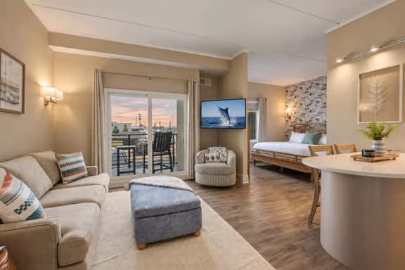 Captains Quarters | King Suite · Steps to DT - Image 1