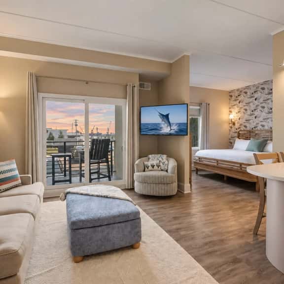 Captains Quarters | King Suite · Steps to DT - Image 1