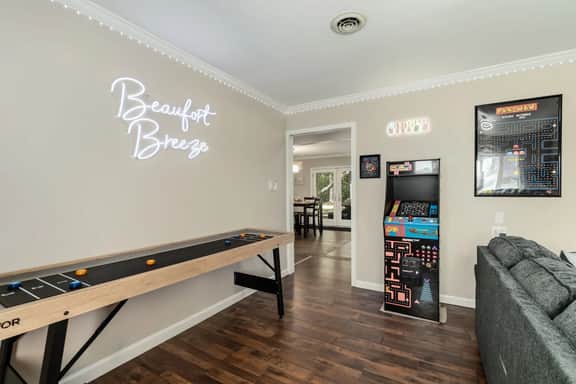 Beaufort Breeze | Hot Tub· Game Room· Mins to Town - Image 2