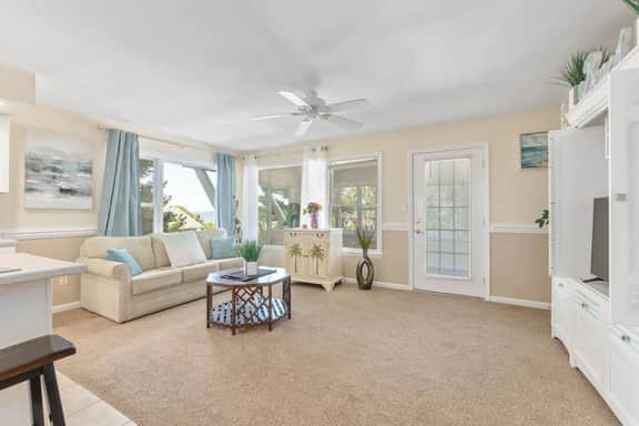 Live Oak Landing | Sound & Beach· Kayaks· Dock· EI - Image 4