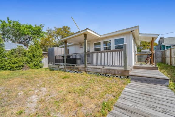 Teaches Hideaway| Golf Cart~Downtown Beaufort~2BR - Image 2