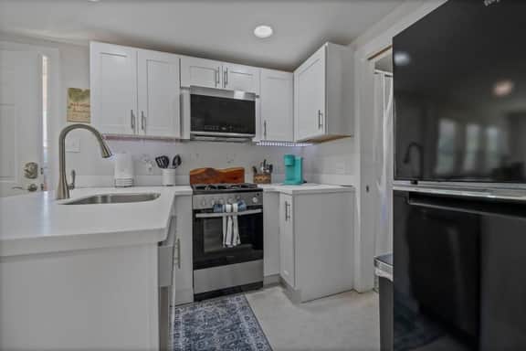 Teaches Hideaway| Golf Cart~Downtown Beaufort~2BR - Image 4